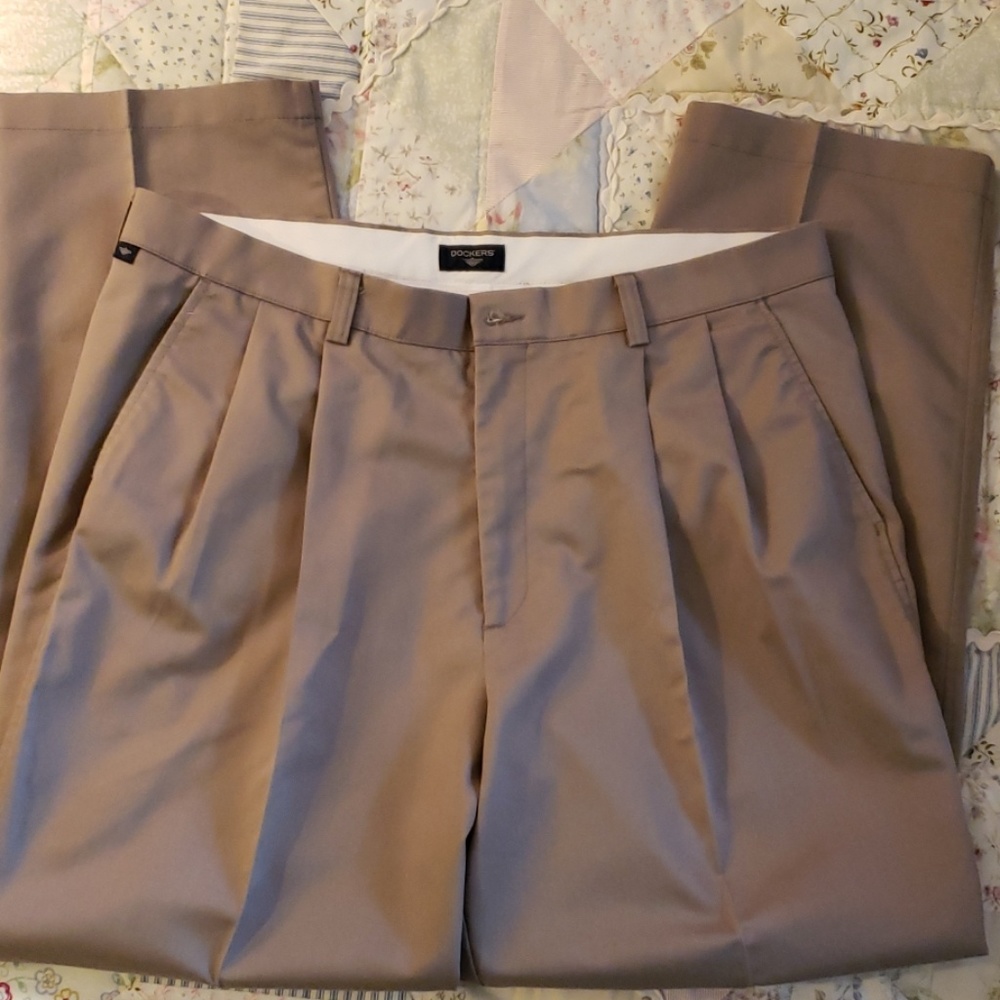 DOCKERS Men's casual slacks